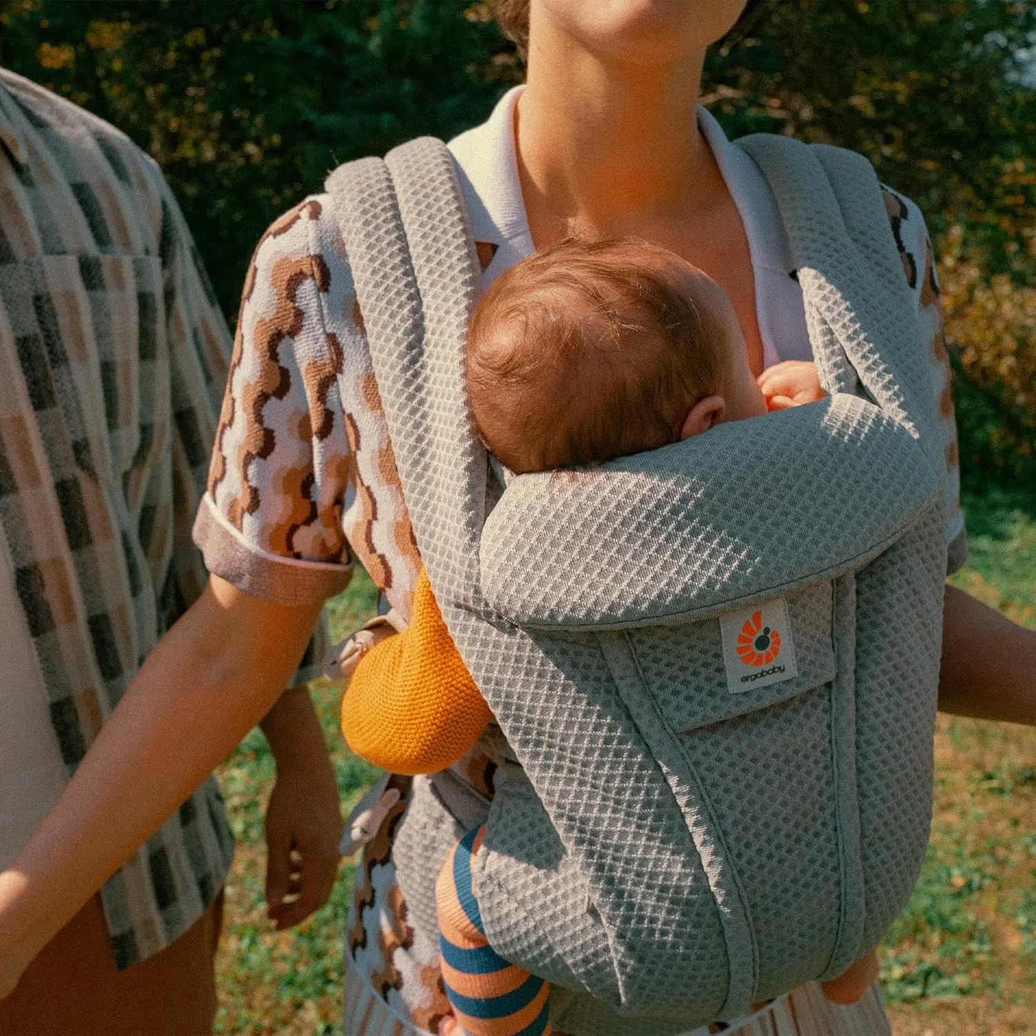 Ergobaby Omni Deluxe All Carry Positions Breathable Mesh Baby Carrier with Enhanced Lumbar Support & Airflow, Newborn to Toddler, (Holds 7-45 lbs), Natural Beige
