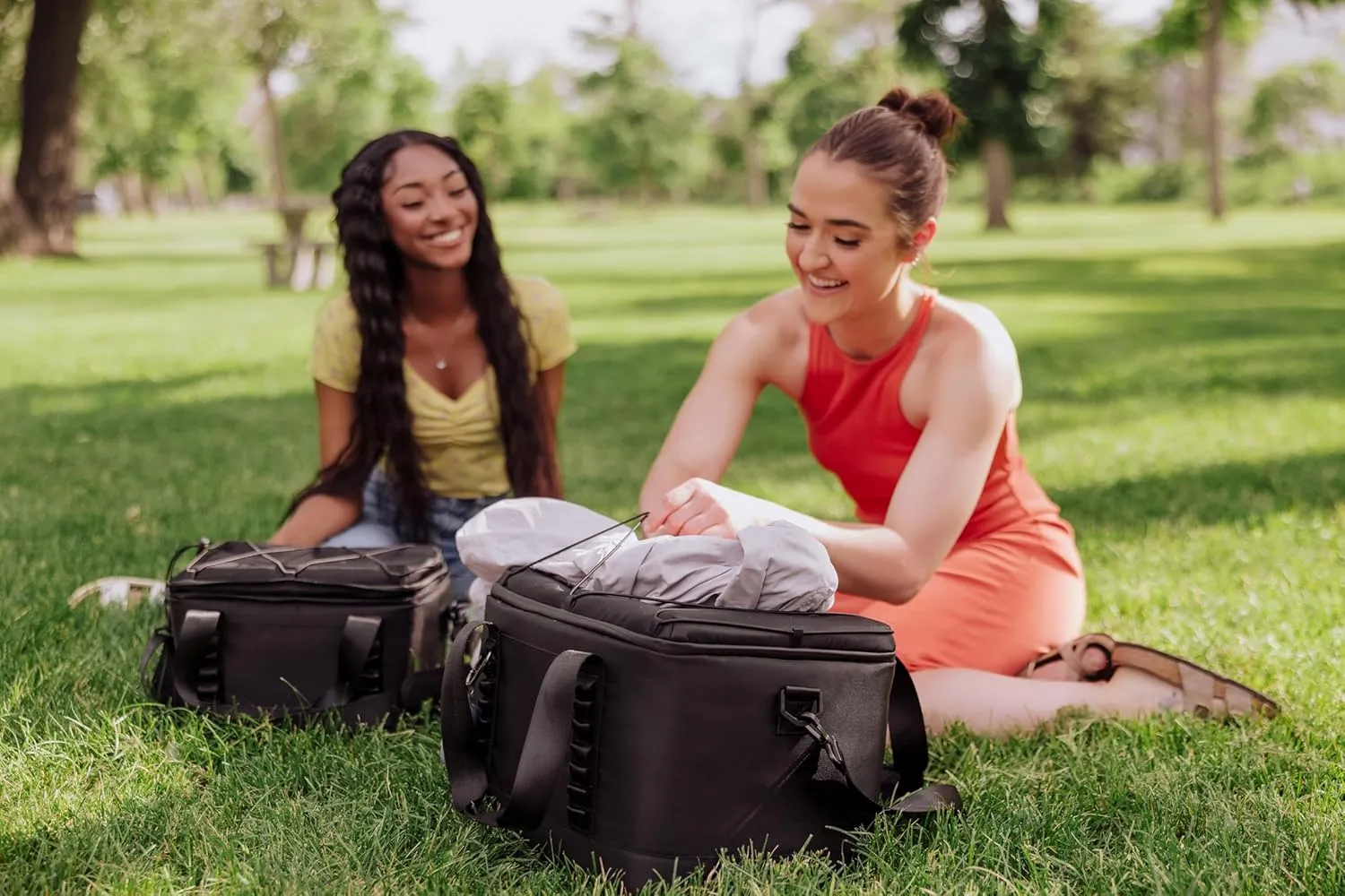 PICNIC TIME NCAA Cal Bears Tarana Superthick Cooler Bag with Shoulder Strap, Insulated Soft Cooler, Beach Cooler, Camping Cooler, Picnic Cooler, (Black)