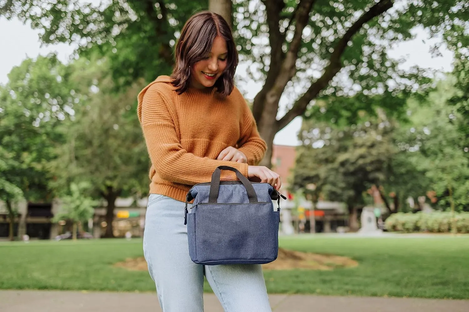 PICNIC TIME - On The Go Lunch Bag - Soft Cooler Lunch Box - Insulated Lunch Bag, (Navy Blue)